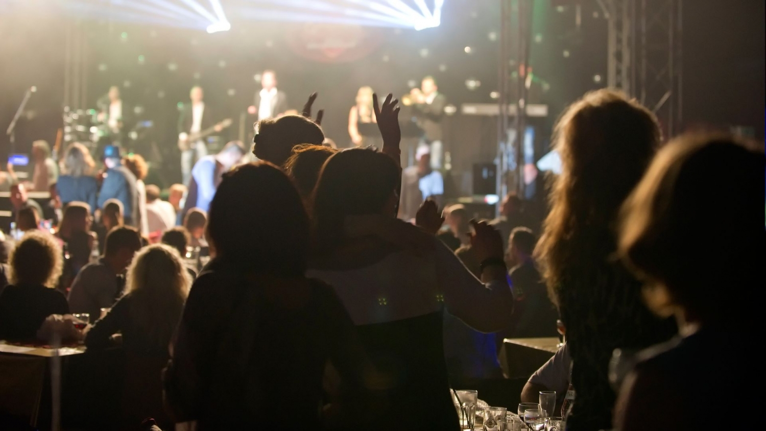 Weihnachtsfeier Hamburg 2 Dinner Shows der Extraklasse all incl.Preis